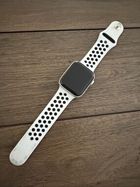 Apple Watch with White Perforated Sport Band. Nike addition series 5
